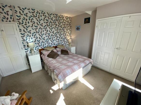 3 bed Semi-Detached for sale Image 4