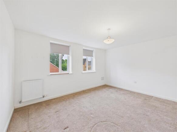 3 bed Town House for sale Image 9