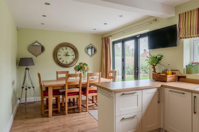OPEN PLAN KITCHEN / DINER