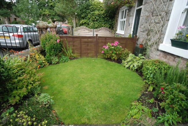 FRONT GARDEN