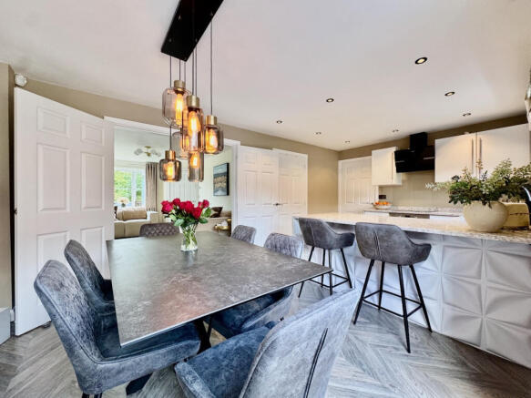 4 bed Detached for sale Image 8