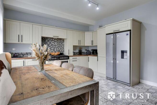 3 bed Semi-Detached for sale Image 4