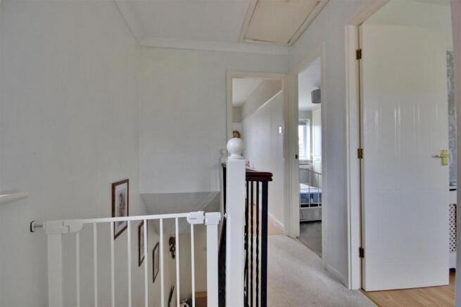 3 bed Semi-Detached for sale Image 12