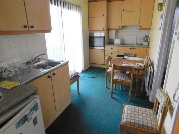 KITCHEN / DINING ROOM