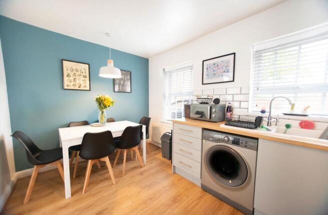 2 bed Flat for sale Image 7