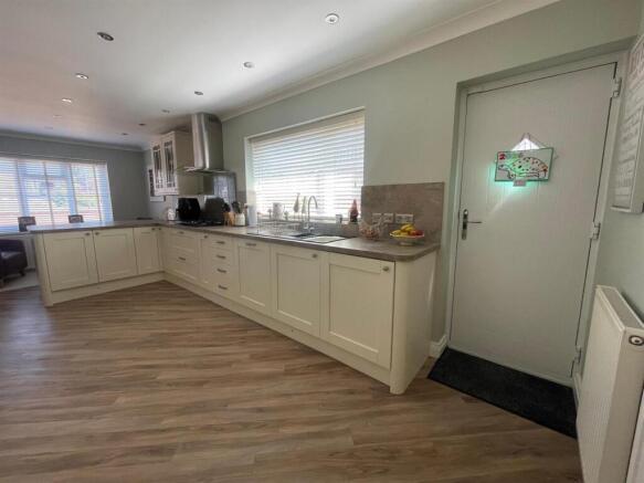 3 bed Detached for sale Image 9