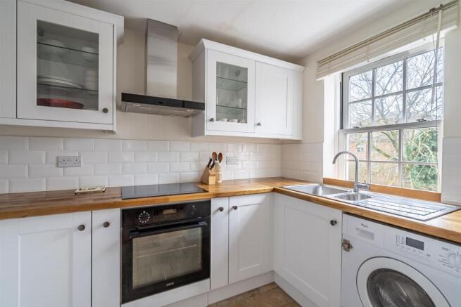 2 bed Flat for sale Image 8