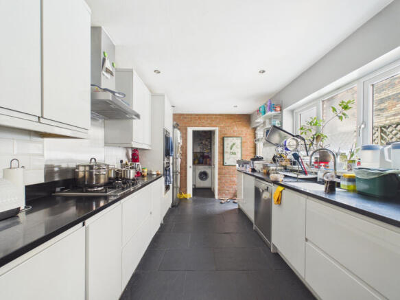 3 bed Terraced for sale Image 8