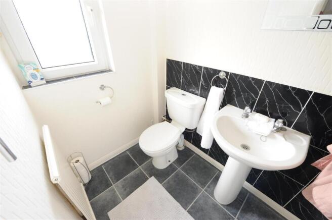 4 bed Detached for sale Image 10
