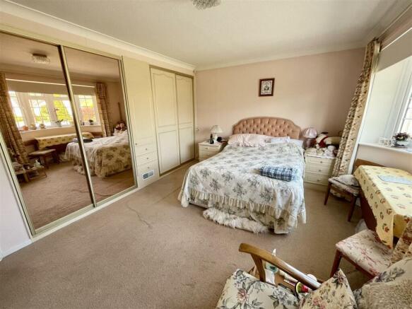 5. bed1b.jpg