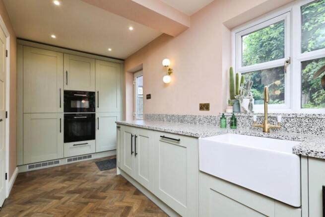 5 bed Detached for sale Image 6