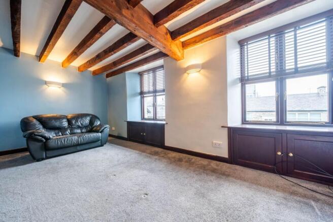 OPEN PLAN LIVING AREA