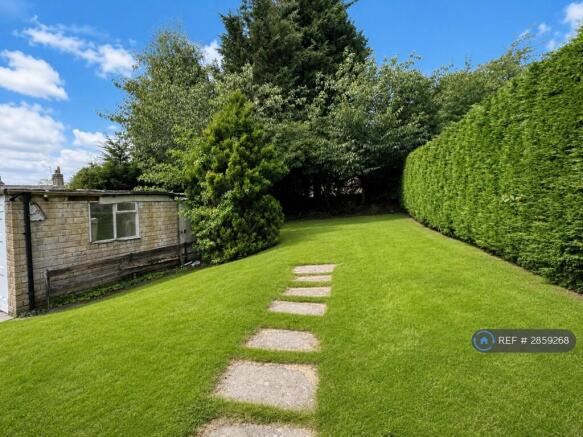 4 bed Bungalow to rent Image 9