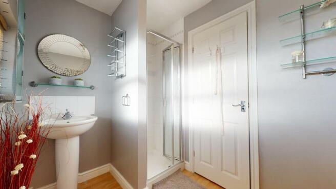 EN SUITE SHOWER ROOM