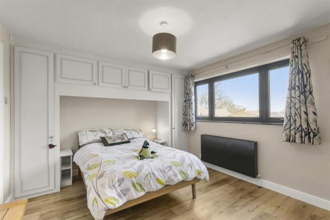 5 bed House for sale Image 12