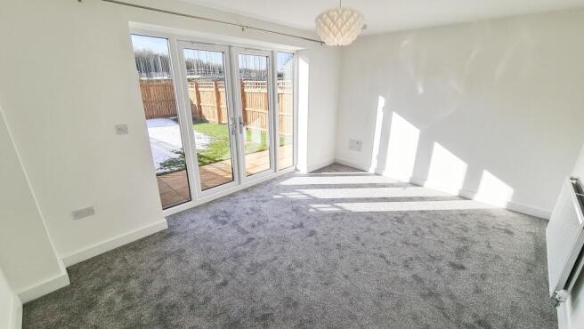 2 bed House to rent Image 5