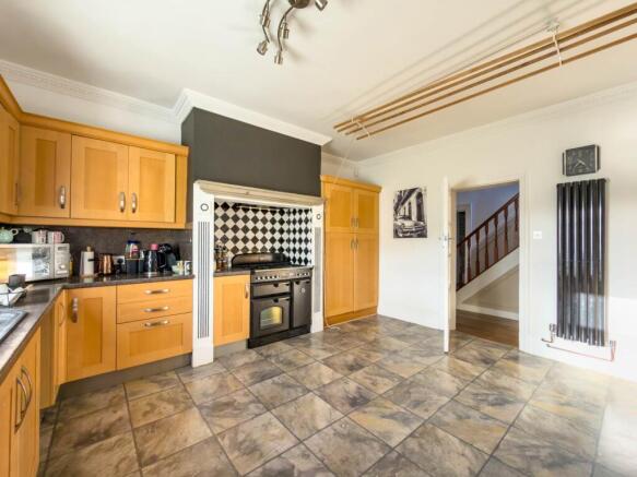 5 bed Detached for sale Image 7