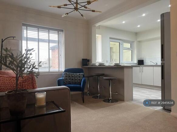1 bed House Share to rent Image 5