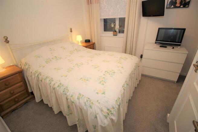 bedroom 1.JPG