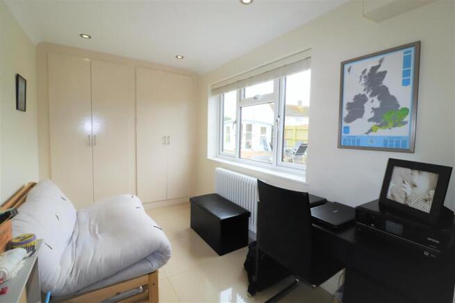 Bedroom 4.jpg