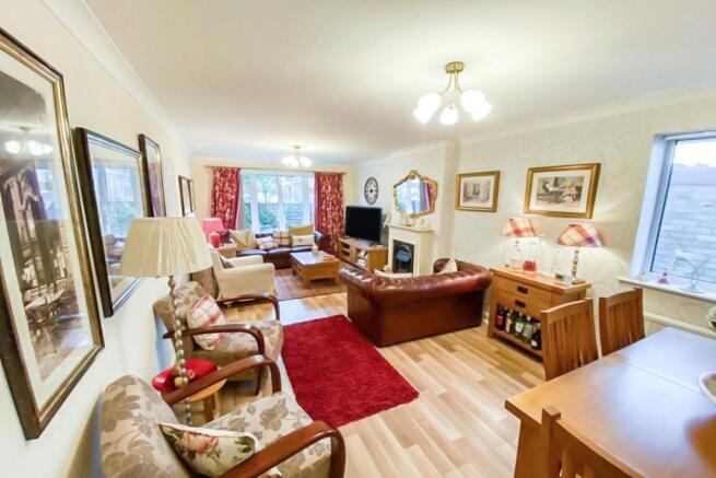 Lounge/Dining Room