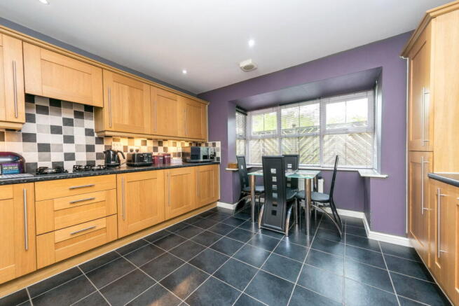 4 bed Detached for sale Image 7