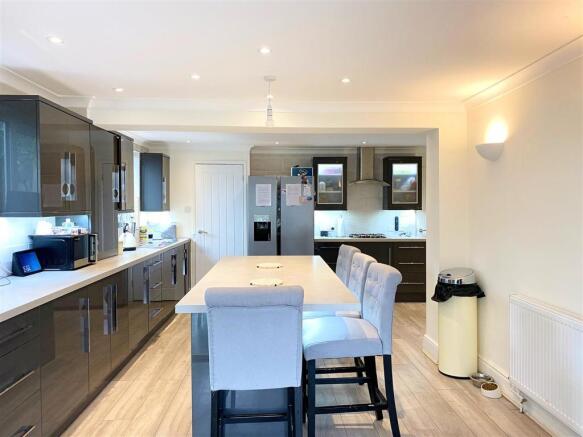 Kitchen/Dining area