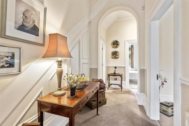 2 bed Apartment for sale Image 6