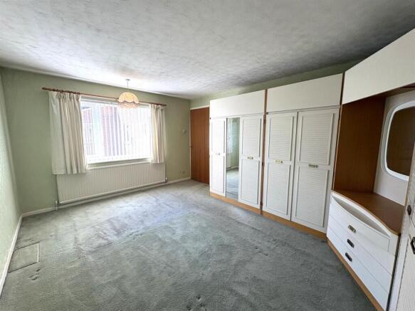 4 bed Semi-Detached for sale Image 9