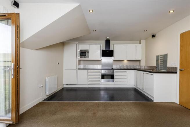 2 bed Apartment for sale Image 6