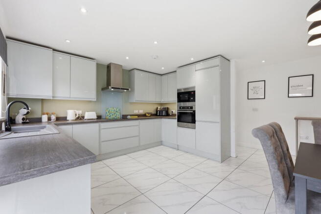 3 bed Semi-Detached for sale Image 8