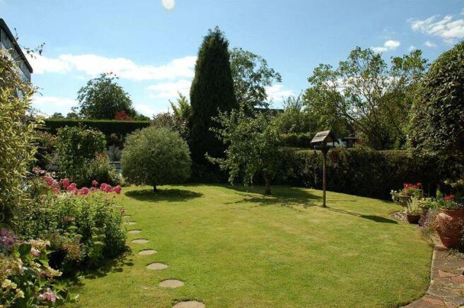 Garden - Photo 1