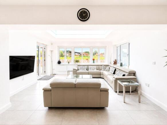 3 bed Bungalow for sale Image 8