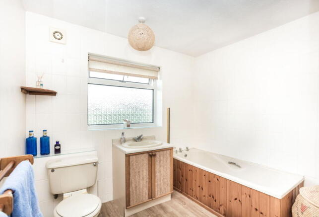 5 bed Detached Bungalow for sale Image 10
