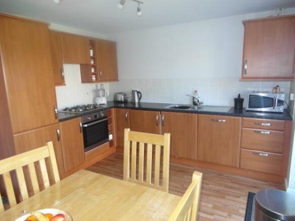 KITCHEN/BREAKFAST AREA
