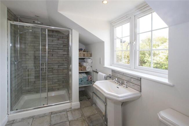 En Suite Bath/Shower