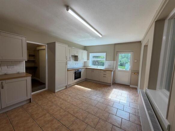 Kitchen 2.jpg