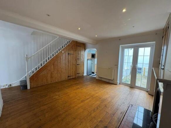Dining room 2.jpg