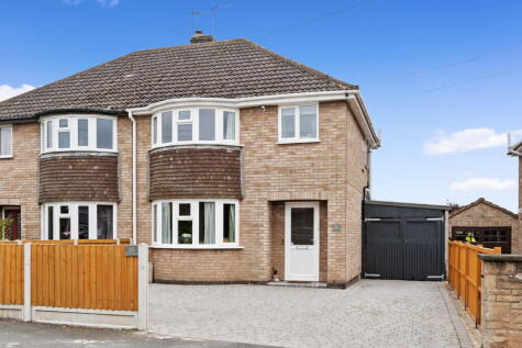 35 Arden Road, Worcester. WR5 3BD