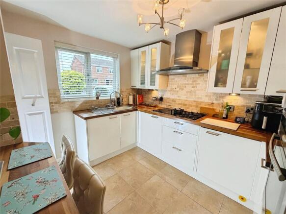 2 bed Semi-Detached for sale Image 11