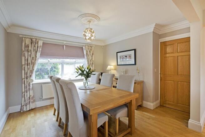 4 bed House for sale Image 8