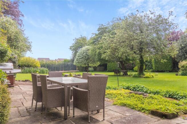 5 bed Semi-Detached for sale Image 11