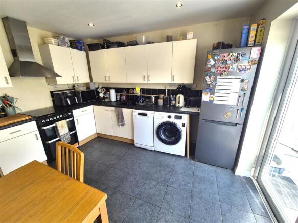 kitchen2.jpg