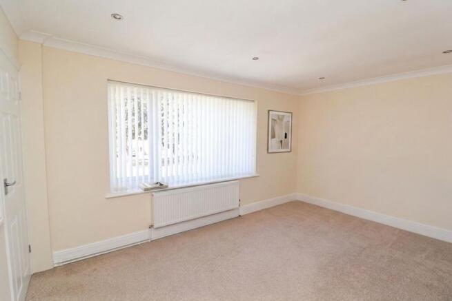 2 bed Flat for sale Image 7