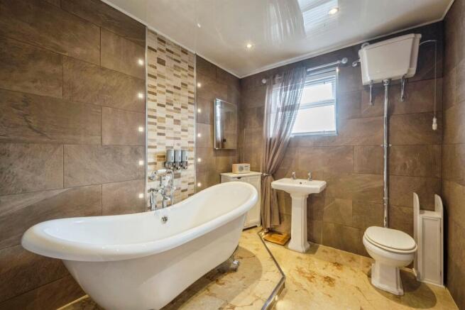 3 bed Semi-Detached for sale Image 4
