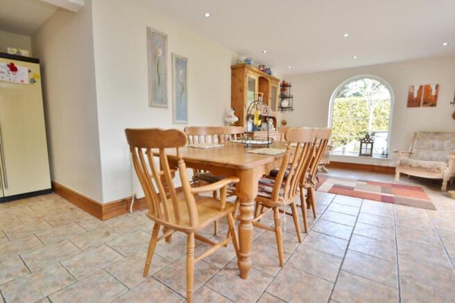 kitchen / breakfast 