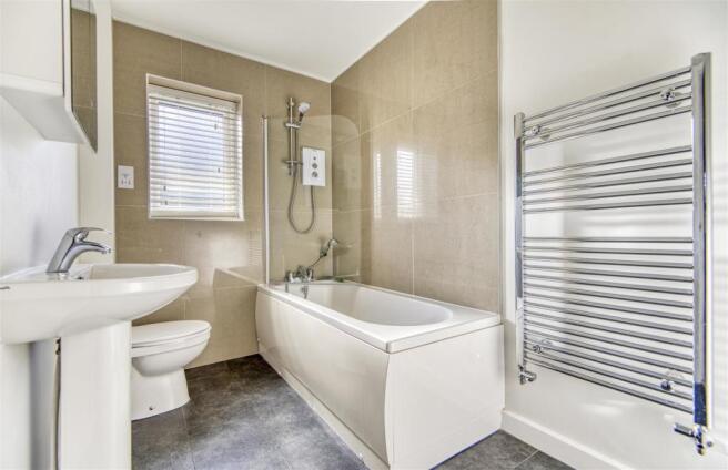 92 Bathroom.jpg