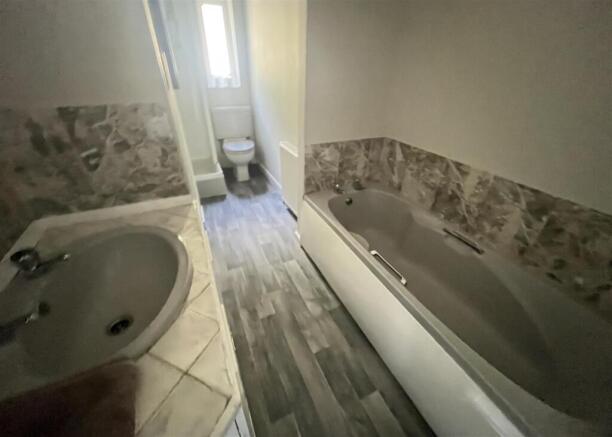 4 bed Terraced for sale Image 11