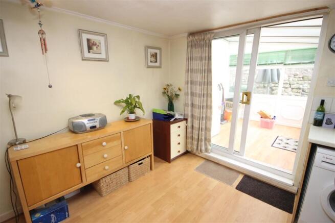 KITCHEN BREAKFAST ROOM