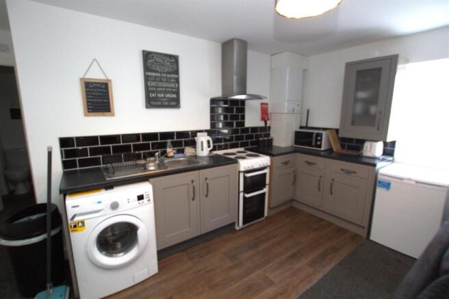 2 bed Apartment to rent Image 8